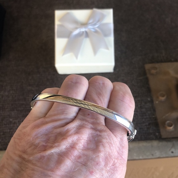 Beautiful Crystal Fashion Bracelet - Picture 5 of 13